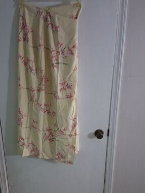 Tommy Bahama 100% Silk Floral Wrap Skirt – Size 4 🌸